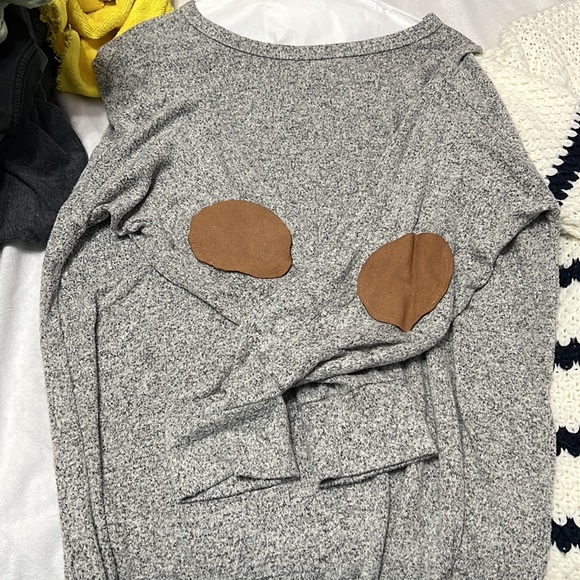 2 sweaters. - Picture 3 of 3